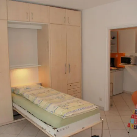 App- 5 By Interhome